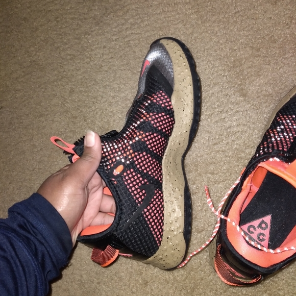 Nike shoes - Picture 4 of 5